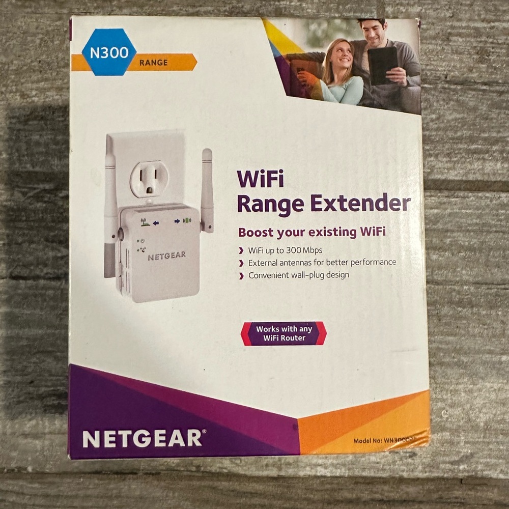 Netgear White WiFi Range Extender